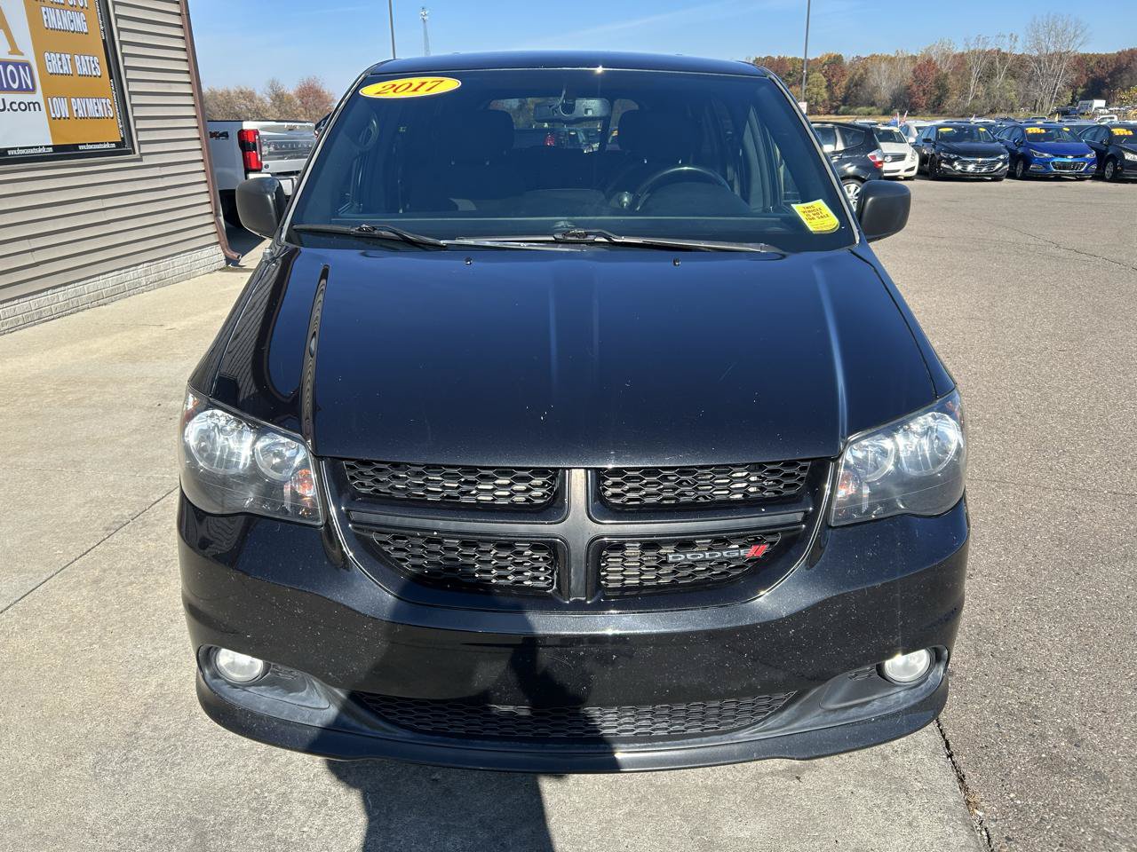 Used 2017 Dodge Grand Caravan SXT w/ Quick Order Package 29G SXT FWD image 2