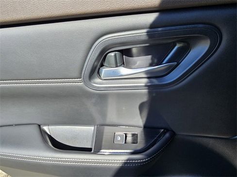 Used 2023 Nissan Rogue SL w/ SL Premium Package image 10