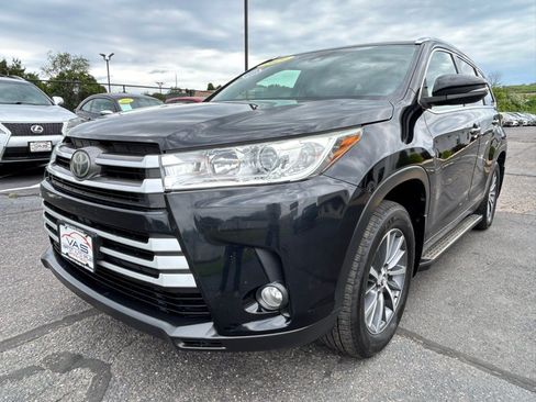 Used 2019 Toyota Highlander XLE AWD/4WD image 1