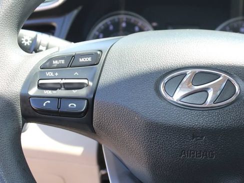 Used 2020 Hyundai Elantra SE FWD image 15