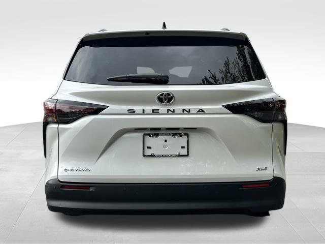 Used 2026 Toyota Sienna XLE AWD/4WD image 4