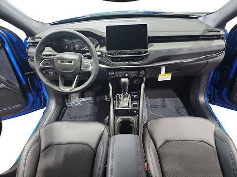 New 2026 Jeep Compass Latitude image 9