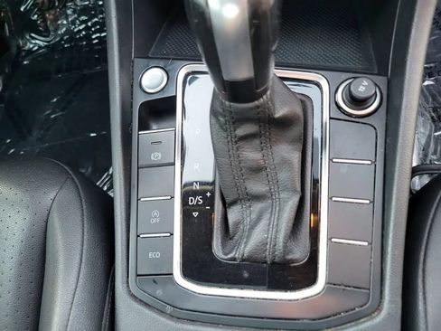 Used 2020 Volkswagen Jetta SE FWD image 25