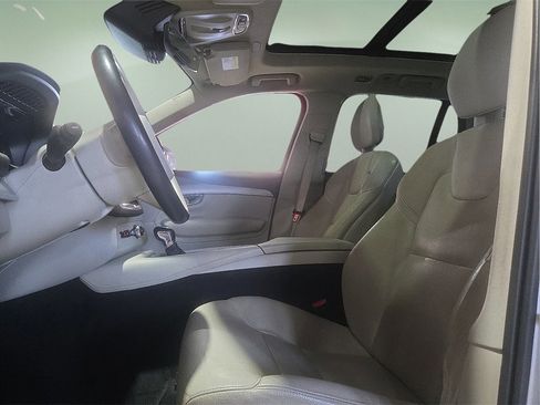 Used 2021 Volvo XC90 T5 Momentum w/ Climate Package image 19