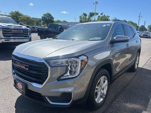 Used 2023 GMC Terrain SLE w/ Driver Convenience Package AWD/4WD image 4