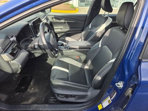 Used 2025 Toyota Camry SE image 8