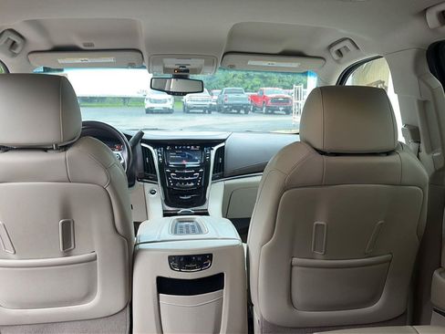 Used 2017 Cadillac Escalade 4WD image 26