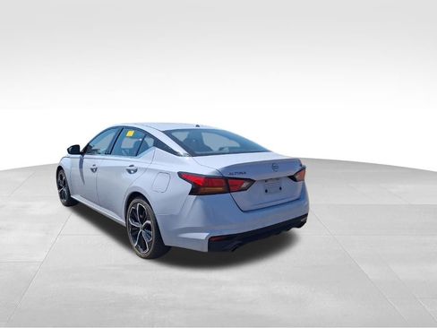 Used 2024 Nissan Altima 2.5 SR image 11