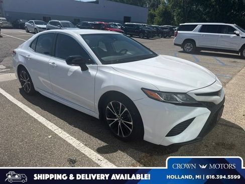 Used 2020 Toyota Camry SE w/ Convenience Package FWD image 1