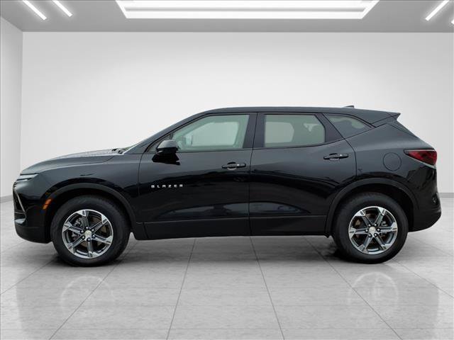 Used 2025 Chevrolet Blazer LT FWD image 6