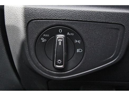 Used 2022 Volkswagen Atlas Cross Sport SE FWD image 22