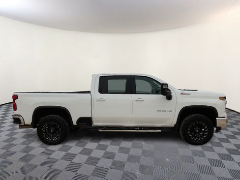 Used 2025 Chevrolet Silverado 2500 LT AWD/4WD image 5