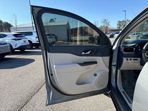 Used 2023 GMC Acadia Denali image 10