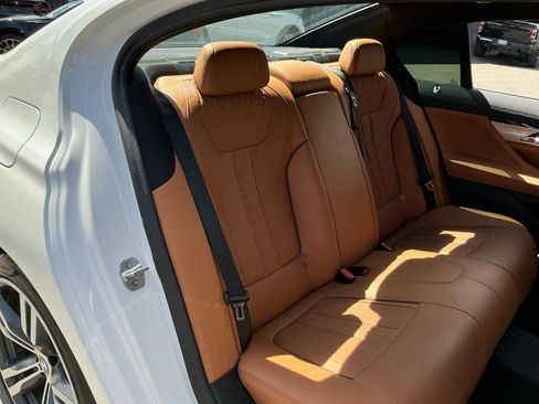 Used 2019 BMW 750i w/ M Sport Package image 20