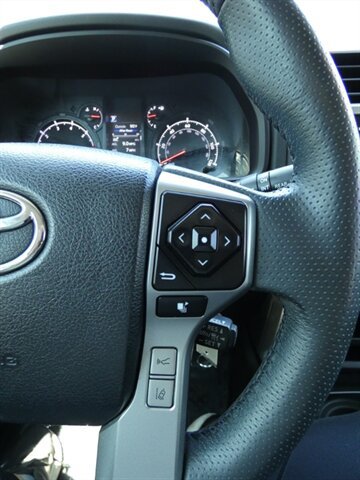 Used 2020 Toyota 4Runner SR5 AWD/4WD image 25