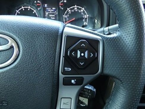 Used 2020 Toyota 4Runner SR5 AWD/4WD image 25