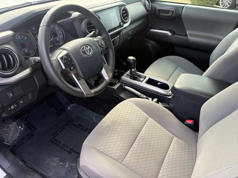 Used 2020 Toyota Tacoma SR5 RWD image 11