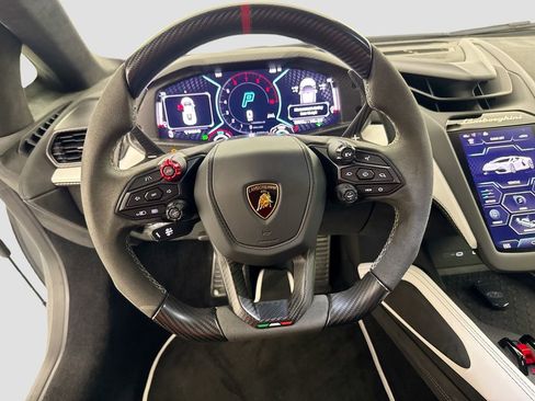 Used 2024 Lamborghini Revuelto image 9