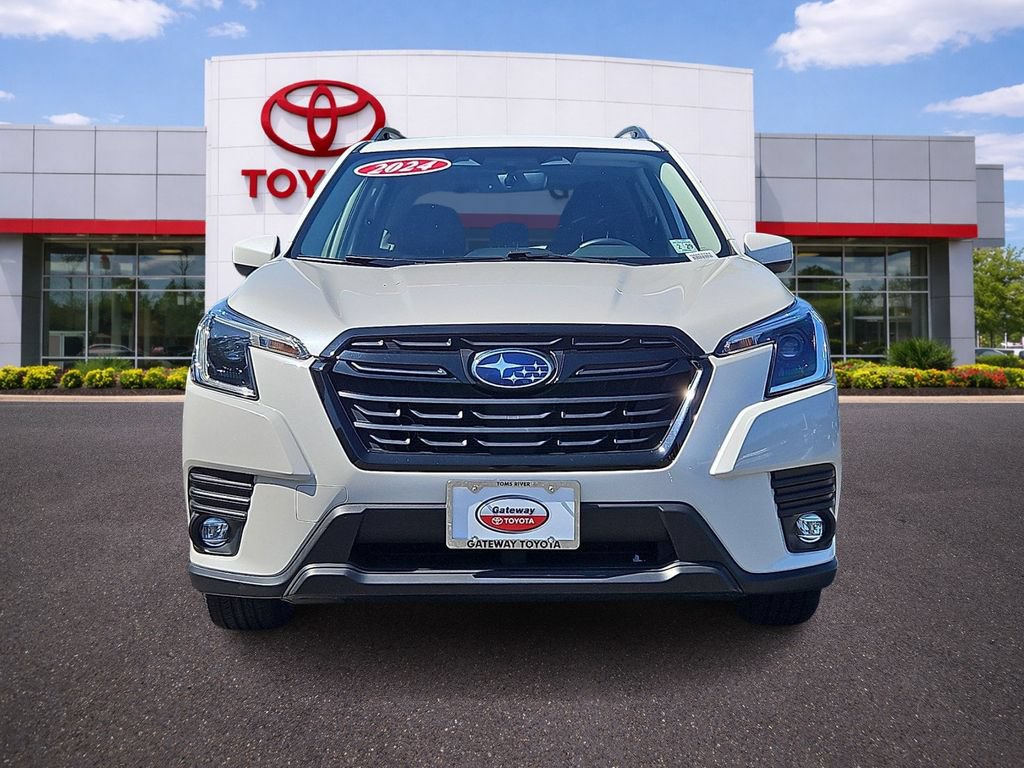Used 2024 Subaru Forester Premium AWD/4WD image 2