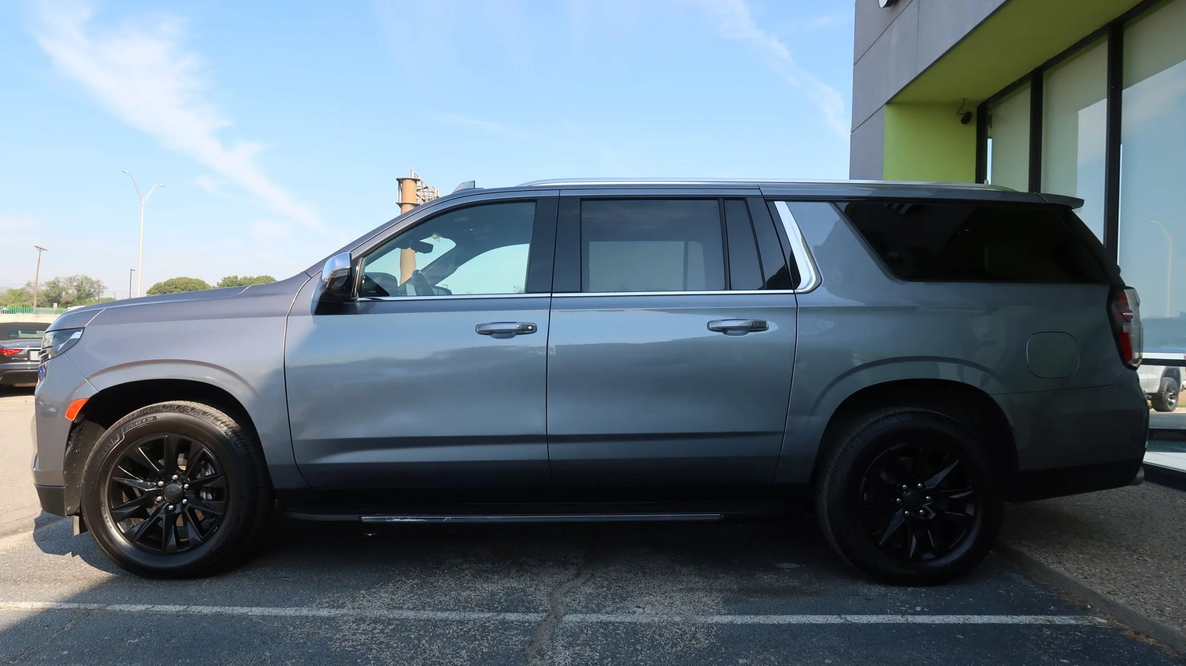 Used 2021 Chevrolet Suburban Premier w/ Premium Package RWD image 6