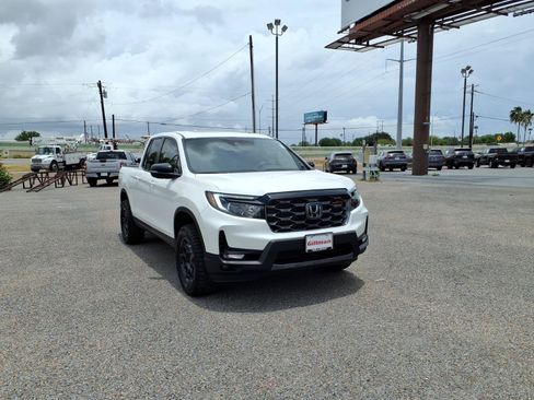 Used 2025 Honda Ridgeline TrailSport+ image 2