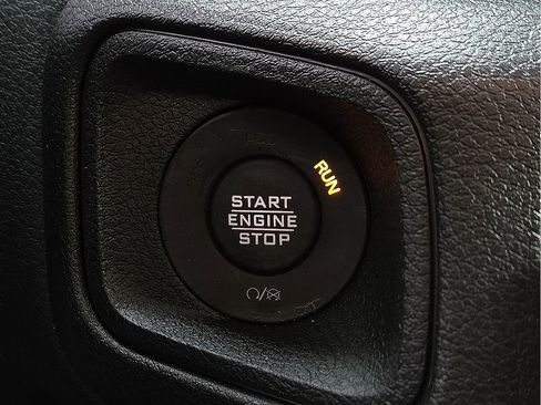 Used 2024 Jeep Wrangler Sport S image 16