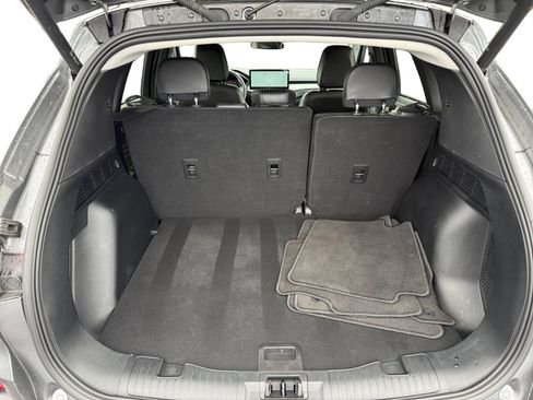 Used 2025 Ford Escape SE w/ Class II Trailer Tow Package image 17