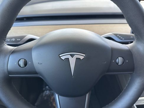 Used 2025 Tesla Model Y Long Range AWD/4WD image 22