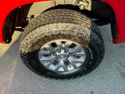 Used 2016 Toyota Tacoma TRD Sport image 89