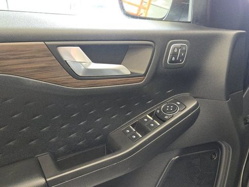 Used 2020 Ford Escape Titanium FWD image 18