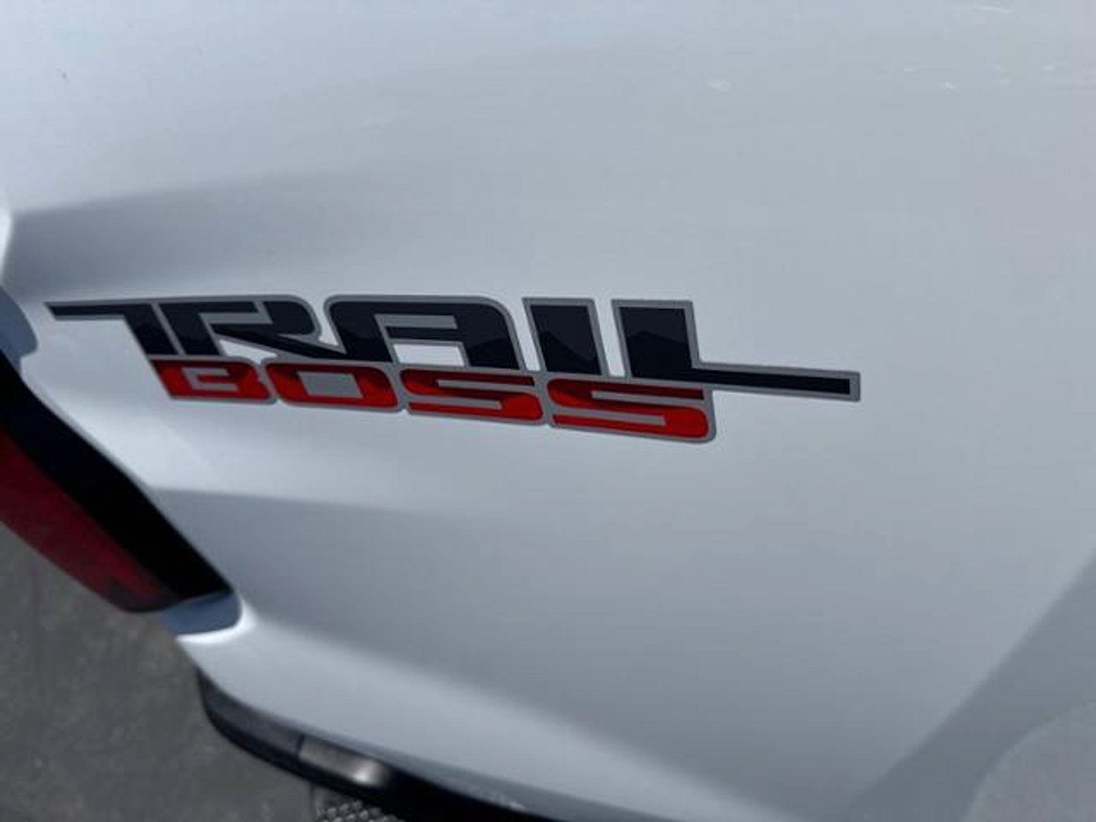 Used 2024 Chevrolet Colorado Trail Boss AWD/4WD image 6