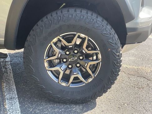 Used 2025 Chevrolet Colorado ZR2 w/ Technology Package image 10