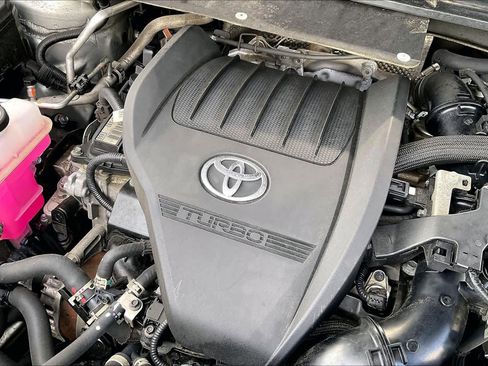 Used 2024 Toyota Highlander XLE image 31