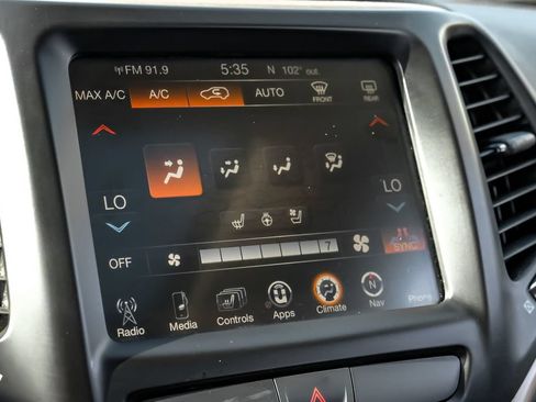 Used 2017 Jeep Cherokee Limited w/ Luxury Group AWD/4WD image 26