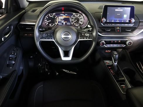 Used 2025 Nissan Altima 2.5 SV AWD/4WD image 3