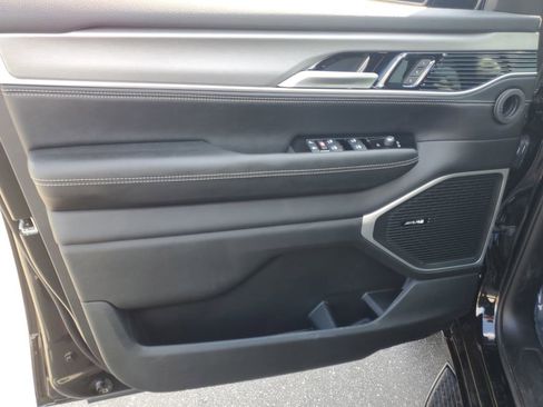 New 2025 Jeep Wagoneer L Series II w/ Convenience Group I image 16