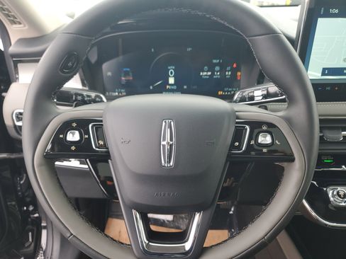 New 2026 Lincoln Corsair Premiere image 16