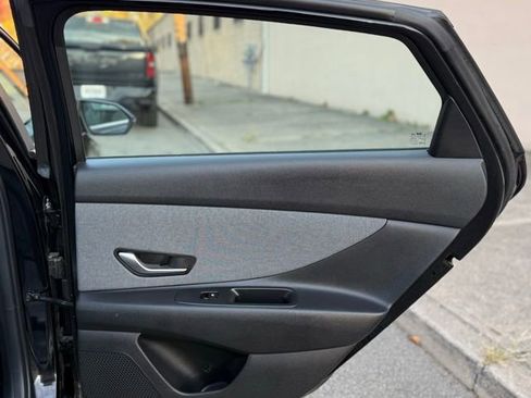 Used 2022 Hyundai Elantra Limited image 26