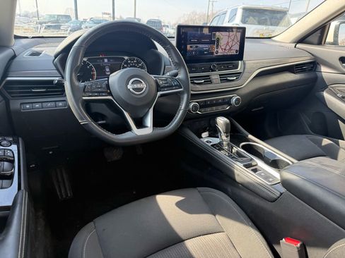 Used 2023 Nissan Altima 2.5 SV w/ SV Premium Package image 6