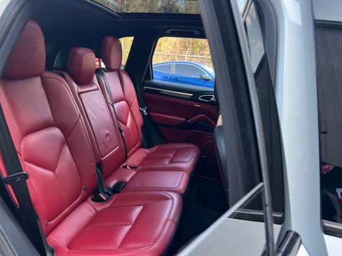 Used 2018 Porsche Cayenne Platinum Edition image 36