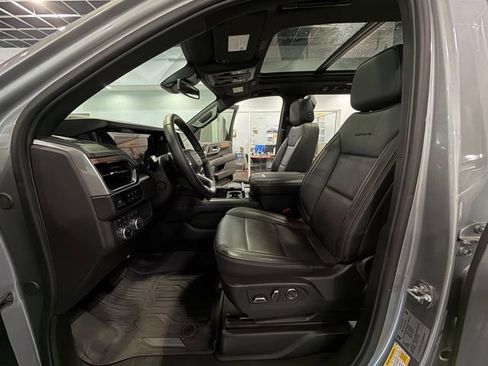 Used 2025 GMC Yukon XL Denali w/ Sun & Power Step Package AWD/4WD image 12