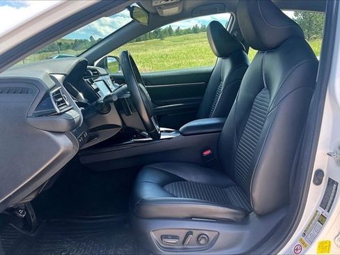 Used 2019 Toyota Camry SE FWD image 21