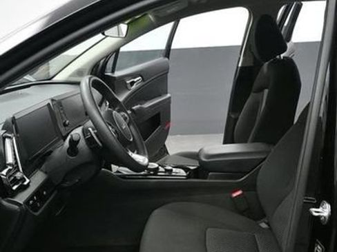 Used 2023 Kia Sportage LX AWD/4WD image 9