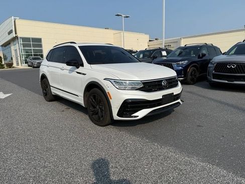 Used 2024 Volkswagen Tiguan SE R-Line AWD/4WD image 1