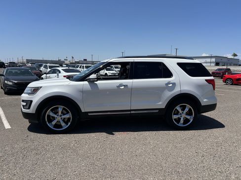 Used 2017 Ford Explorer Limited FWD image 2