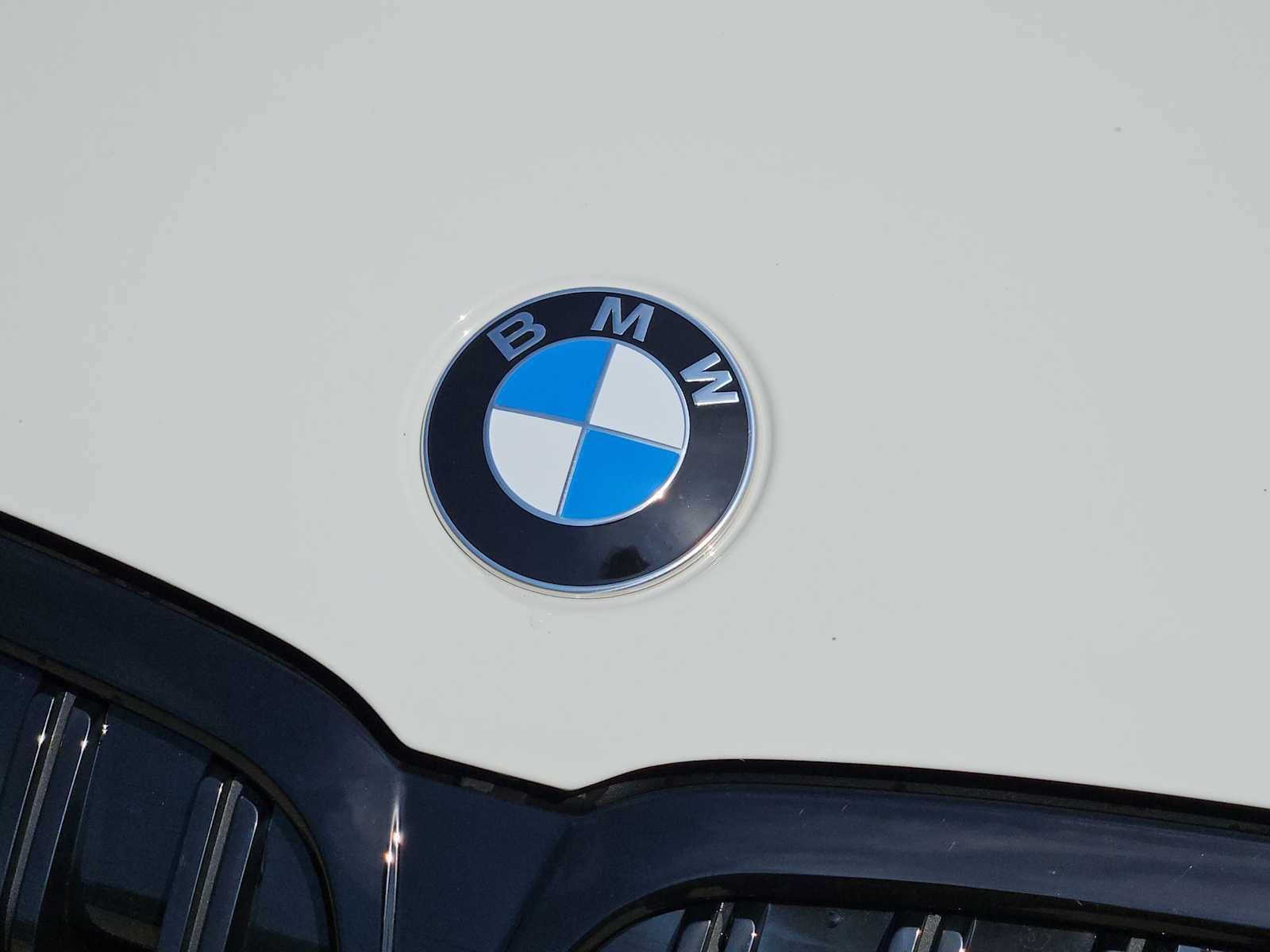 Used 2023 BMW 330i Sedan w/ M Sport Package RWD image 10