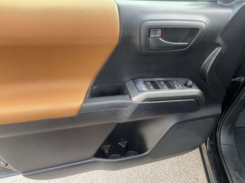 Used 2020 Toyota Tacoma SR5 image 14