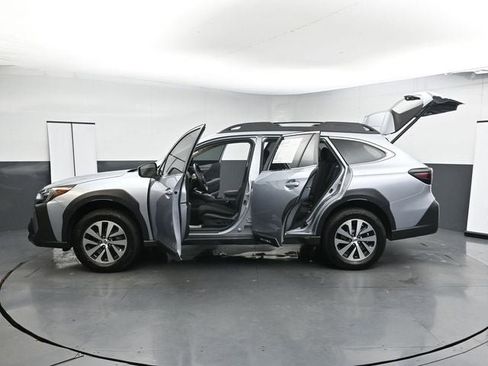 Used 2024 Subaru Outback Premium image 40