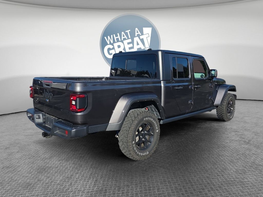Used 2024 Jeep Gladiator Overland AWD/4WD image 3