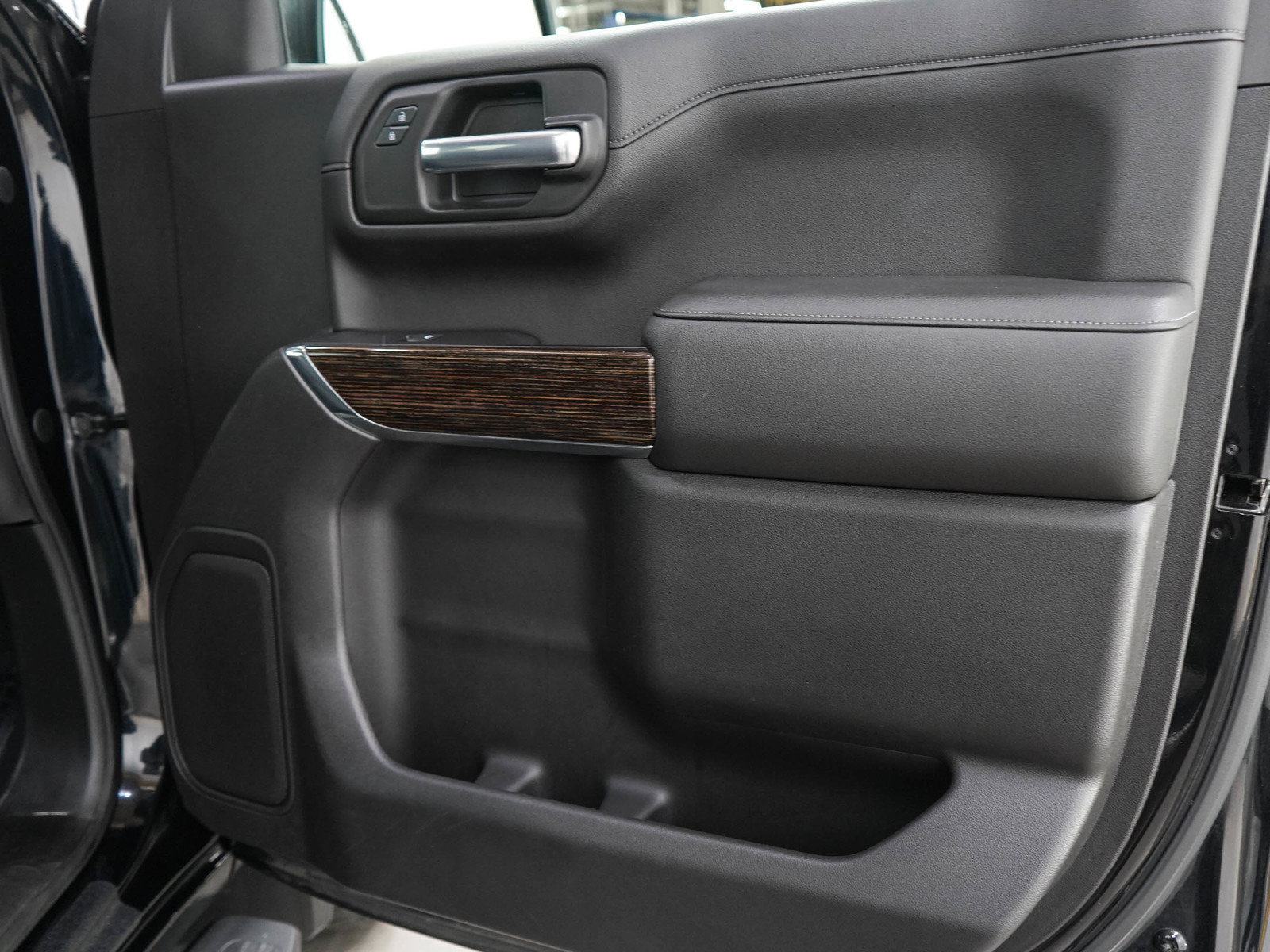 Used 2019 GMC Sierra 1500 SLE w/ SLE Value Package AWD/4WD image 9